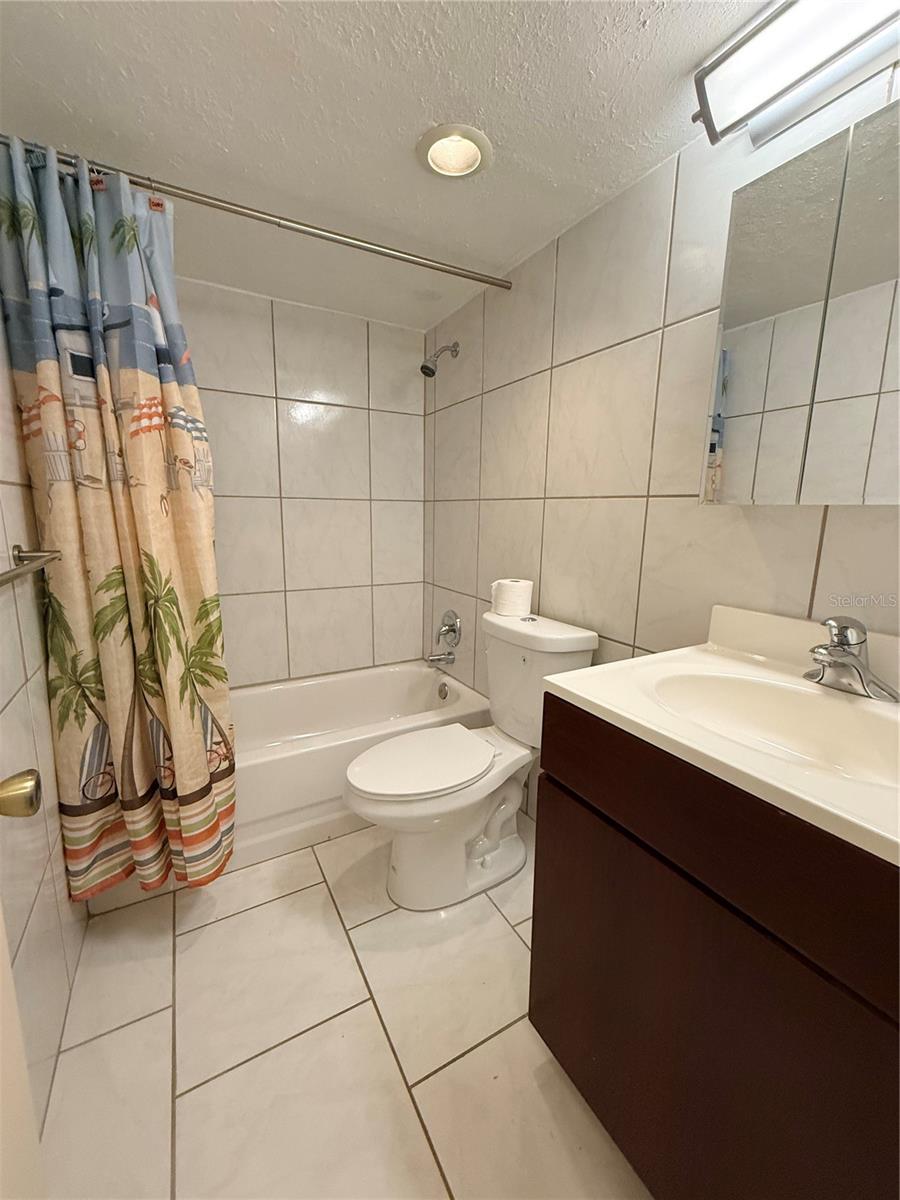 DELAND OAKS CONDO - Residential Lease