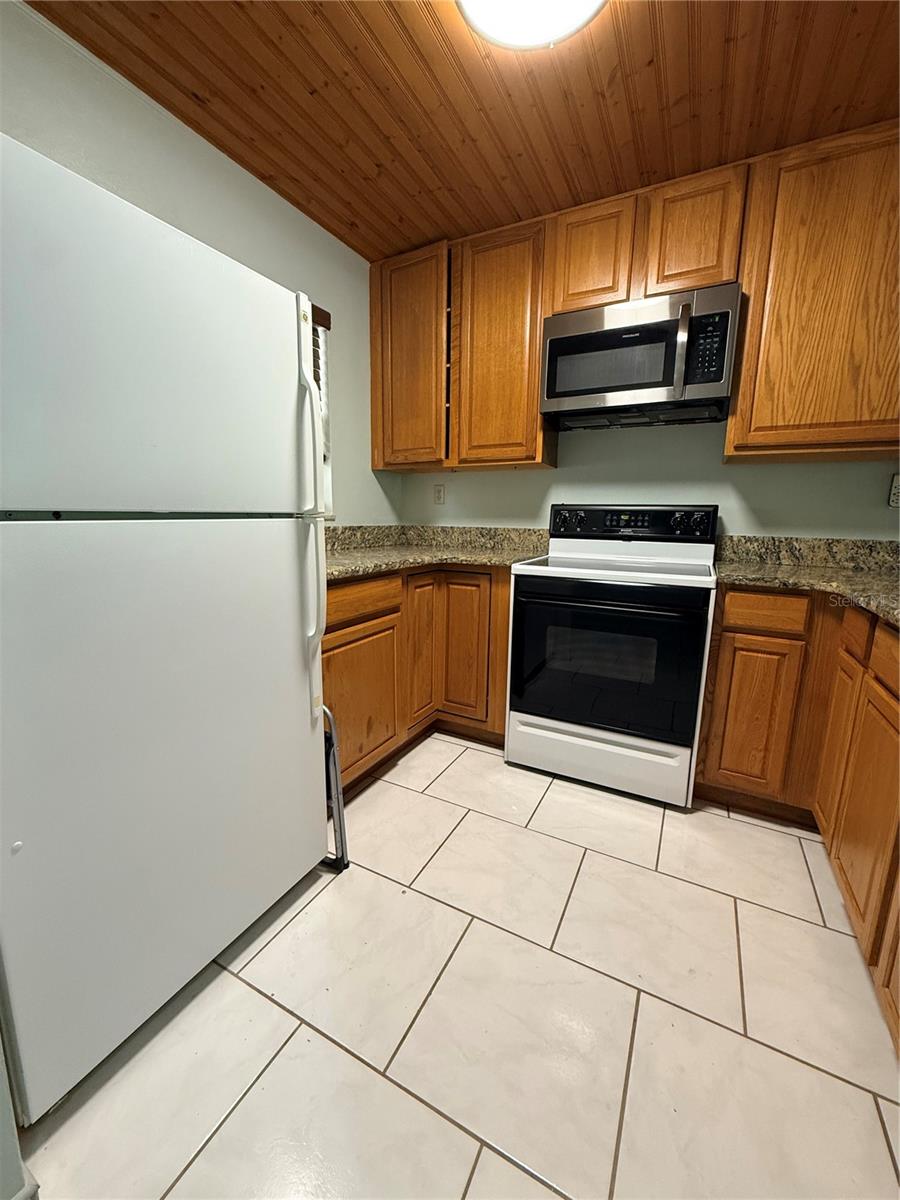 DELAND OAKS CONDO - Residential Lease
