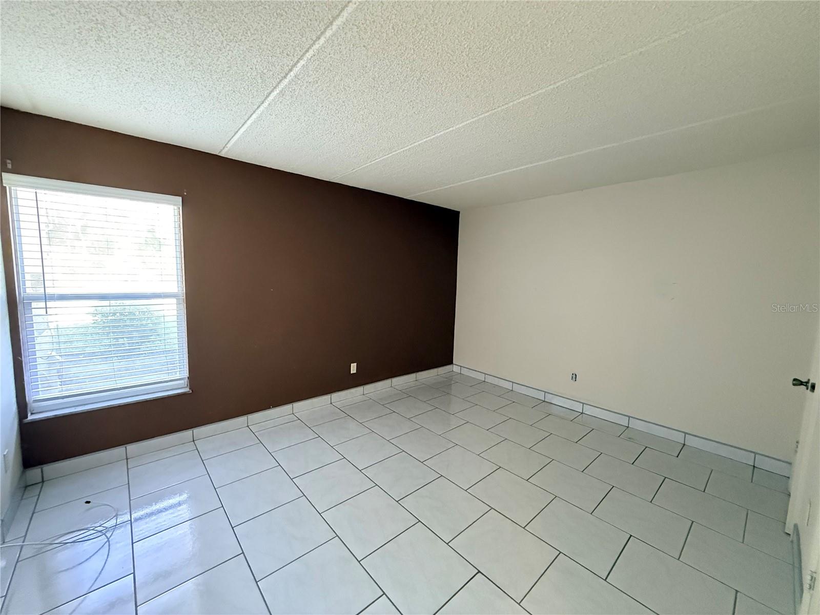 DELAND OAKS CONDO - Residential Lease