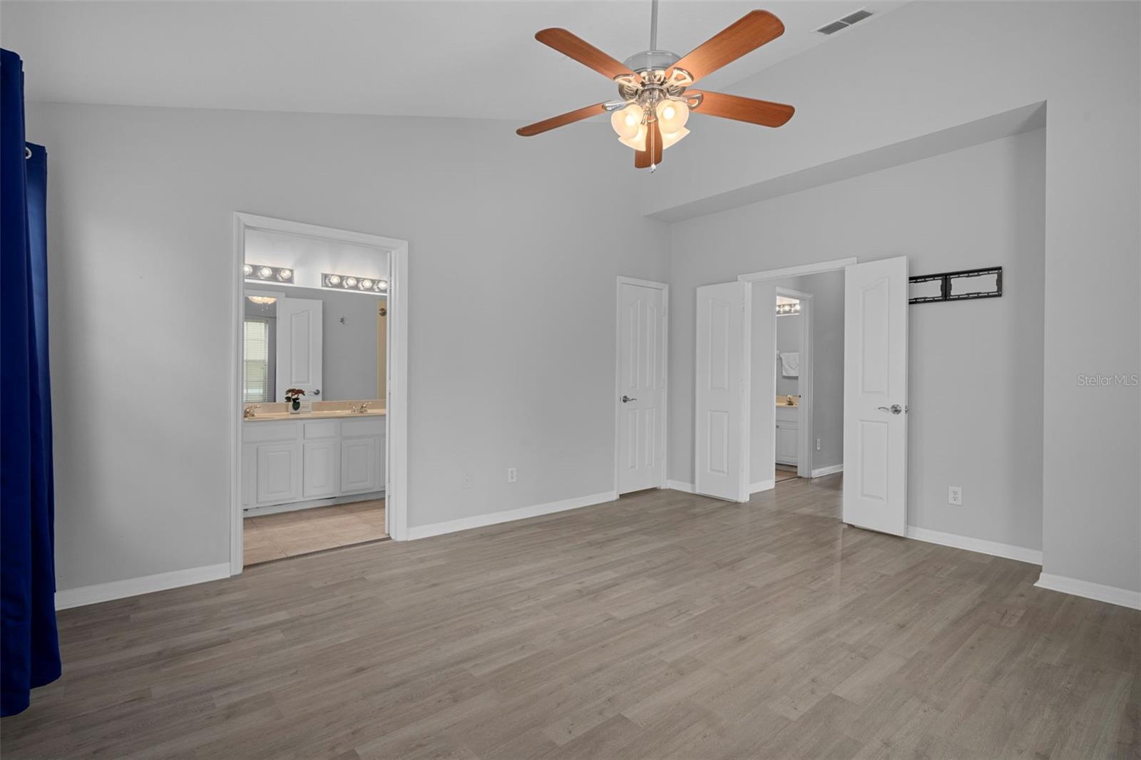 BAYSHORE POINTE TWNHMS PHAS - Residential