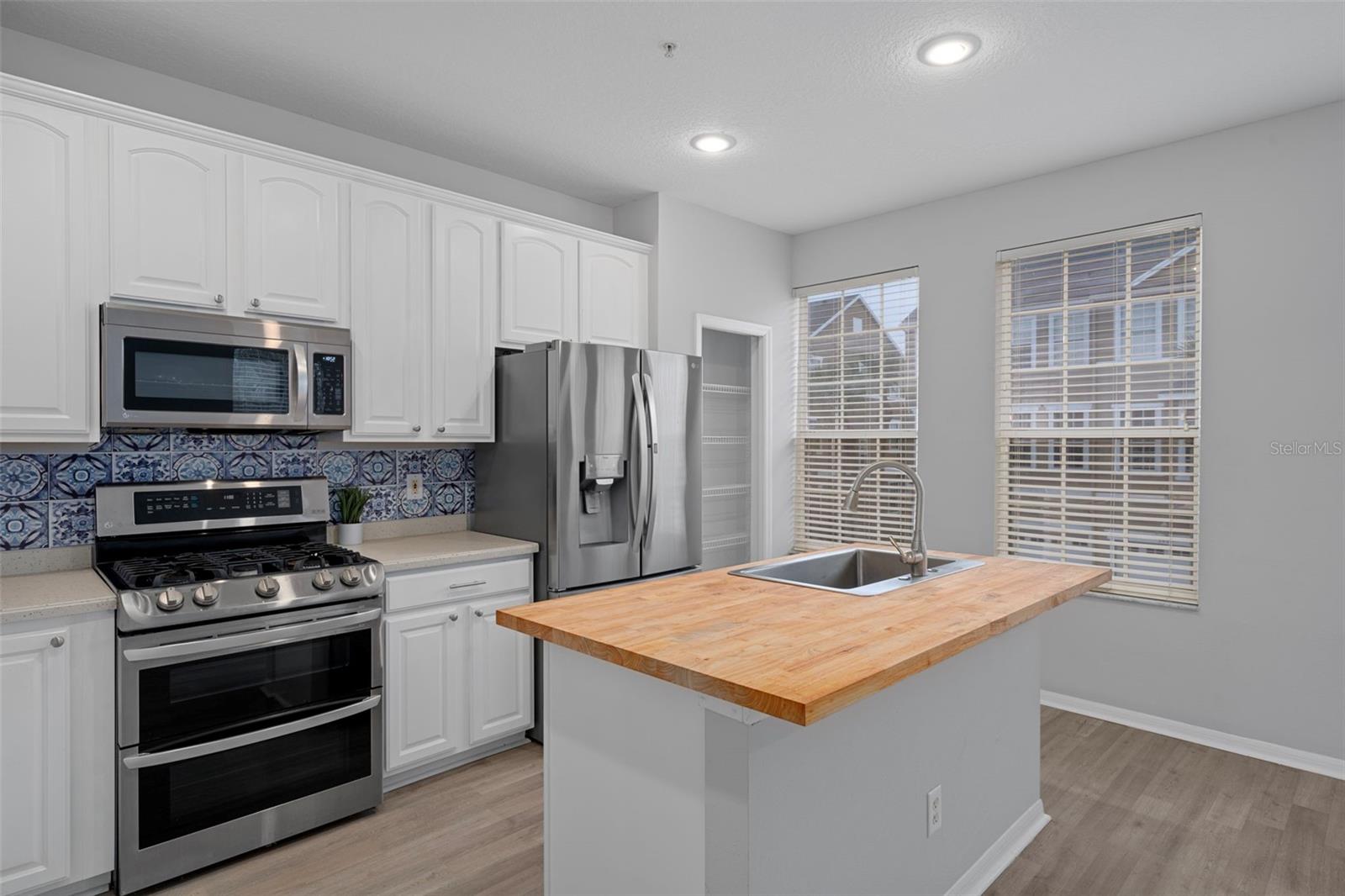 BAYSHORE POINTE TWNHMS PHAS - Residential