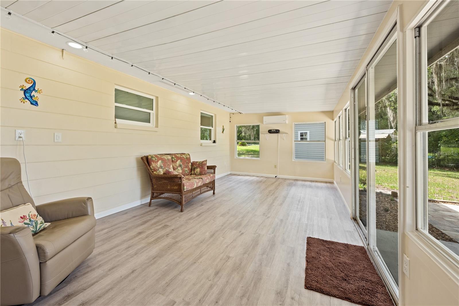 RAINBOW LAKES ESTATE - Residential