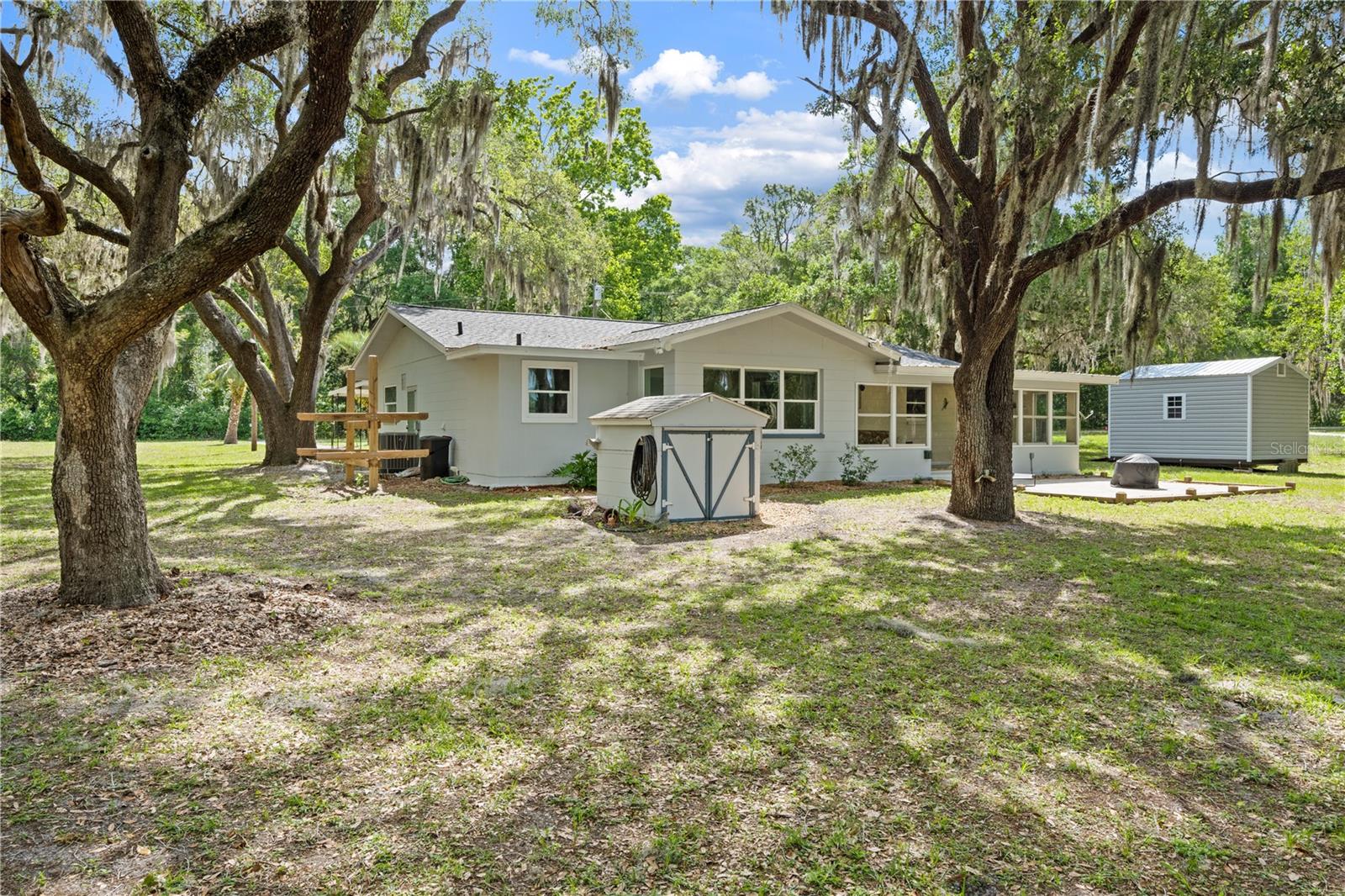 RAINBOW LAKES ESTATE - Residential