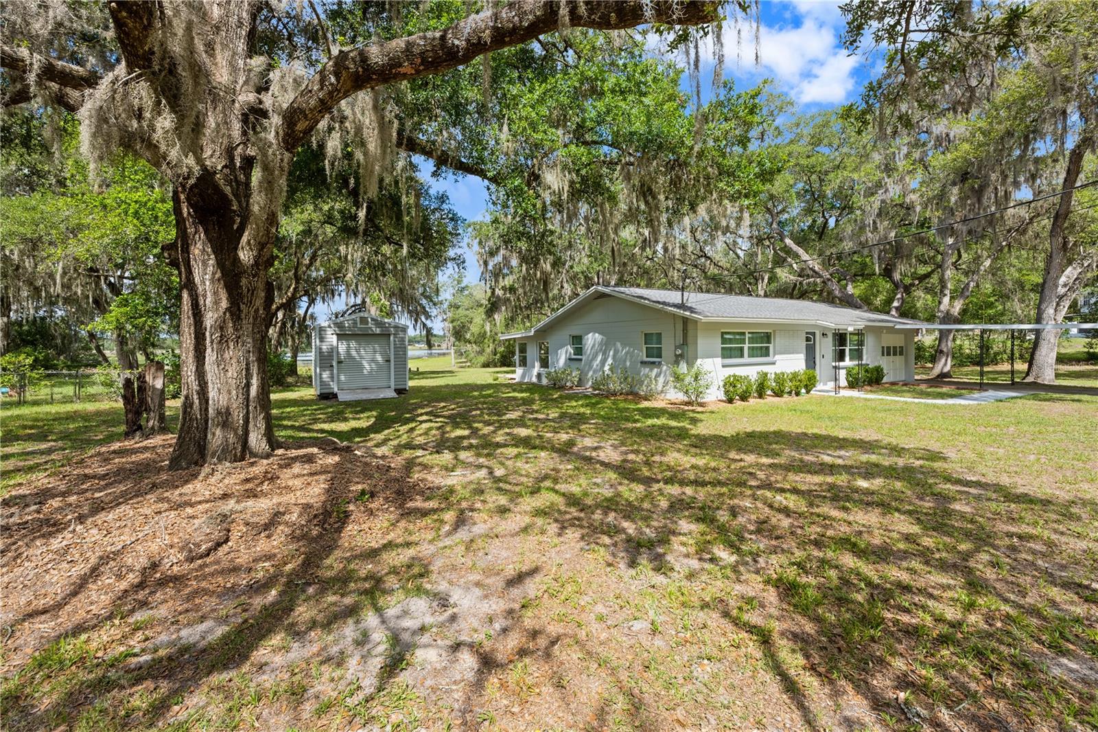 RAINBOW LAKES ESTATE - Residential