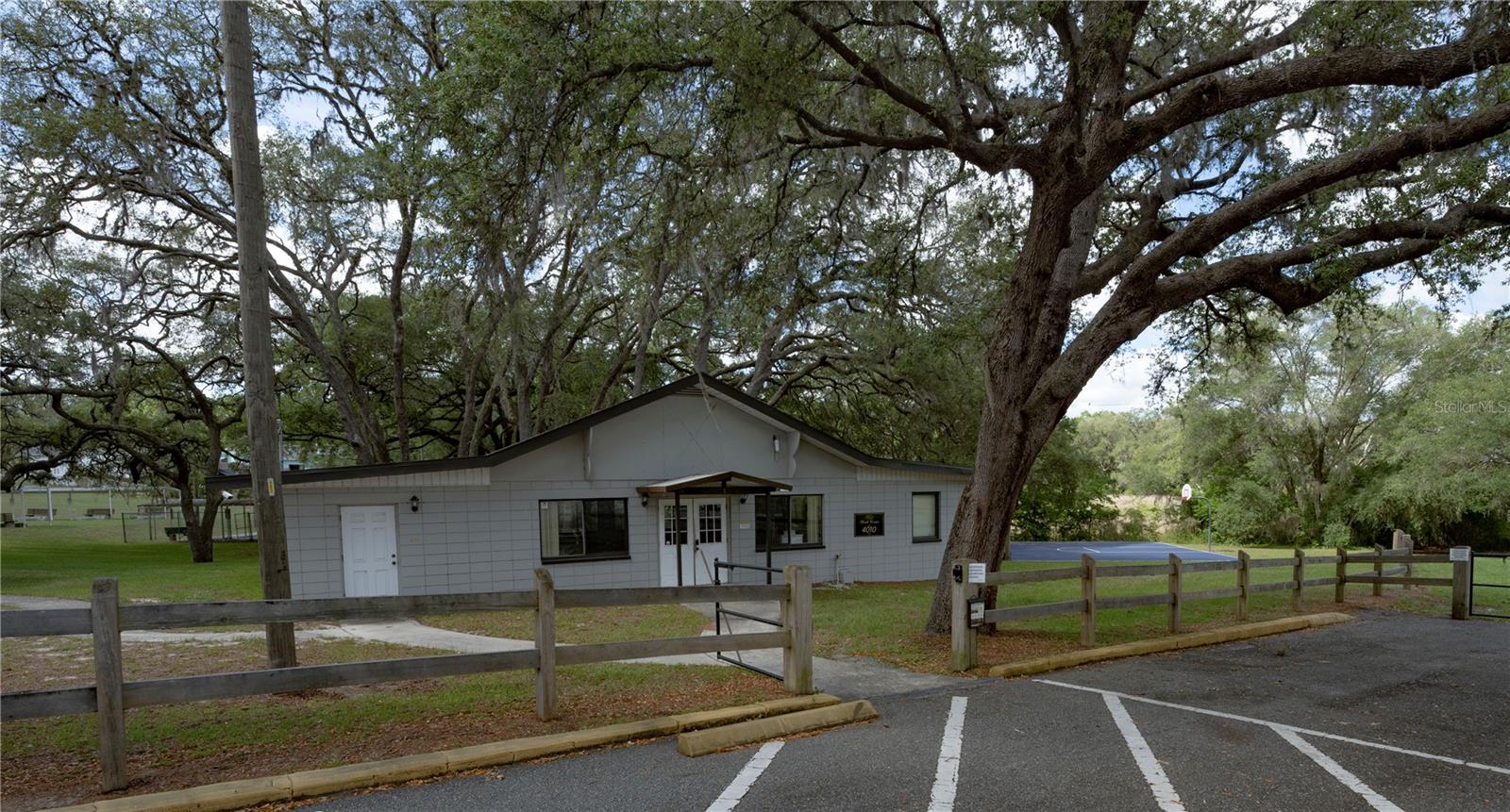 RAINBOW LAKES ESTATE - Residential