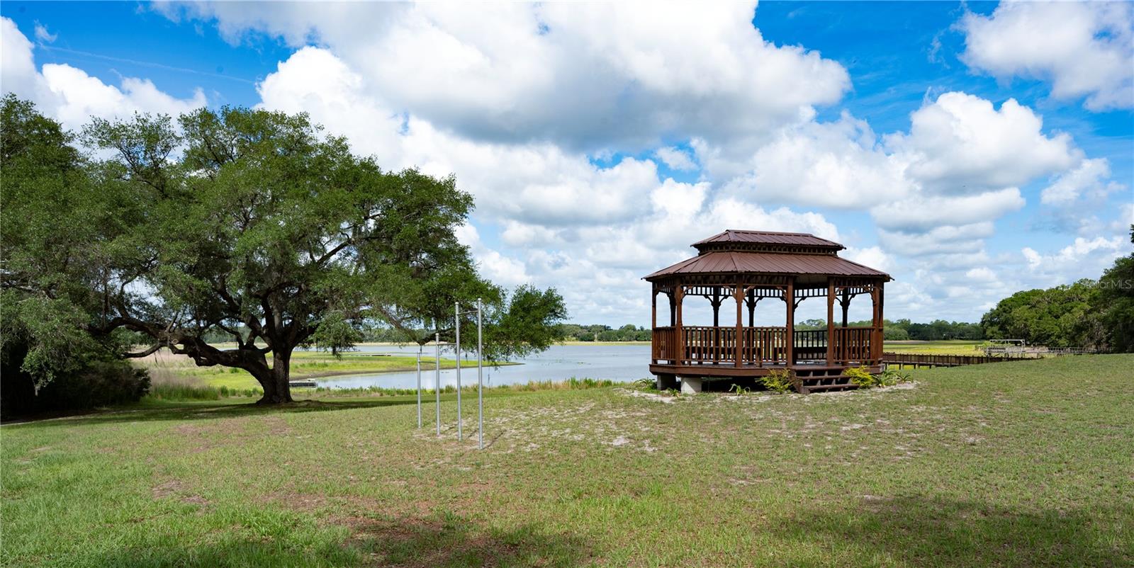 RAINBOW LAKES ESTATE - Residential