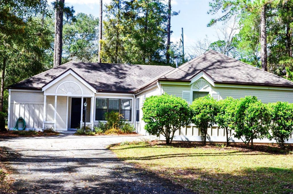 Photo of 7760 SW 47th Lane, Gainesville, FL 32608 (MLS # GC539887)