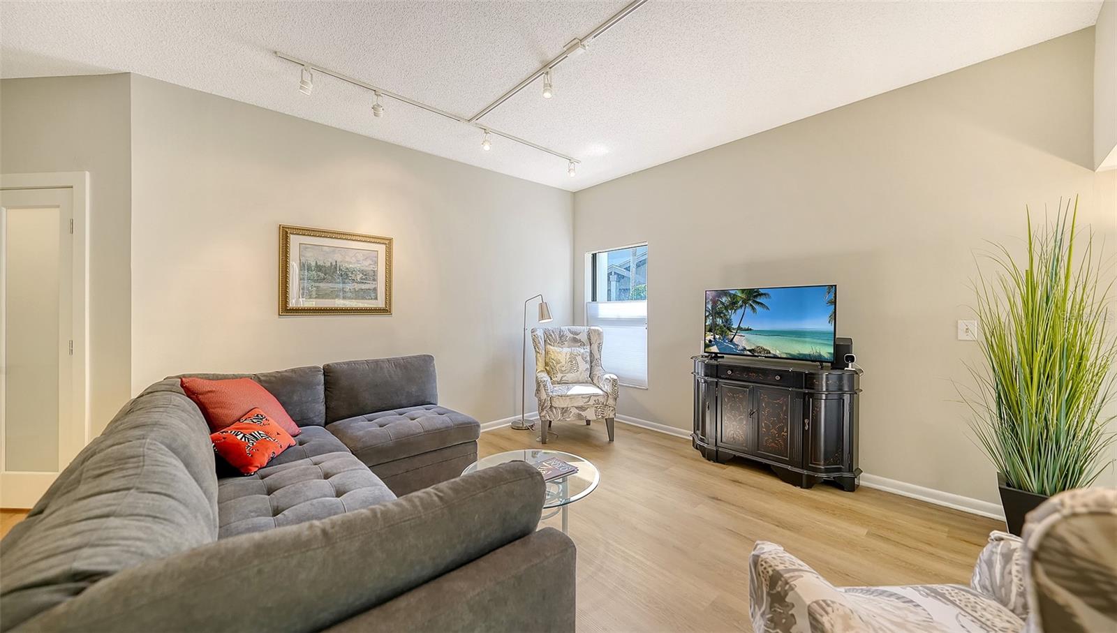 LANDINGS SOUTH IV - Residential