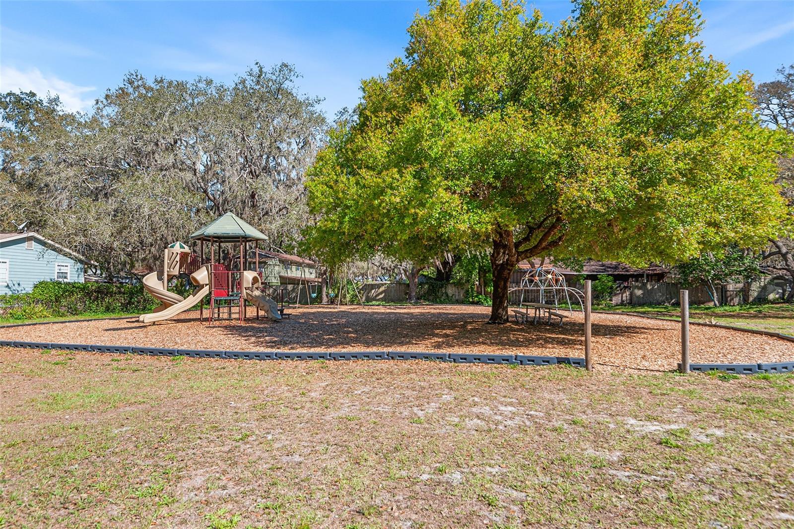 HOLIDAY CLUB UNIT 1 - Residential