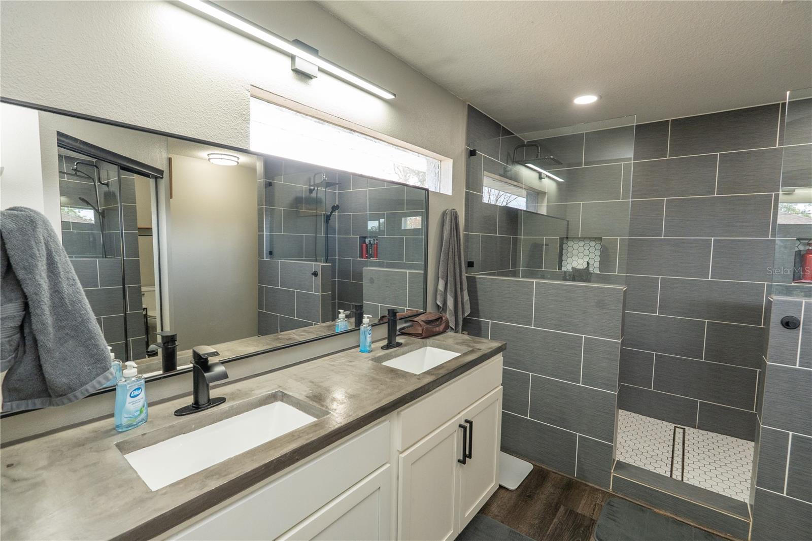 SILVER SPGS SHORES UN 20 - Residential