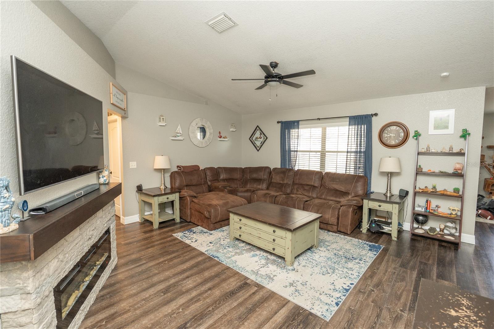 SILVER SPGS SHORES UN 20 - Residential