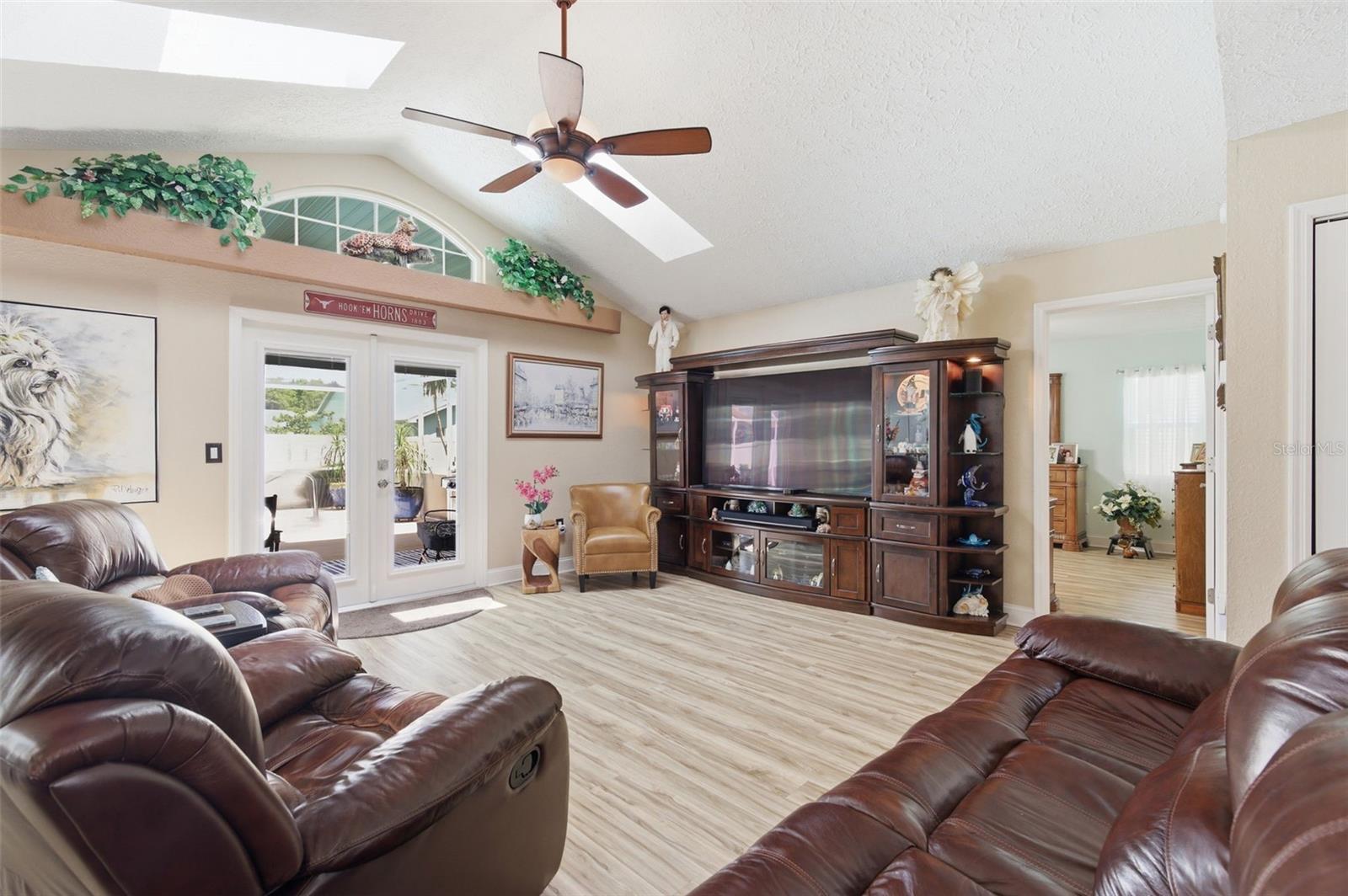 HUNTERS RIDGE - Residential