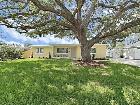 Photo of 4610 W Bay Villa Avenue, Tampa, FL 33611 (MLS # TB8415610)