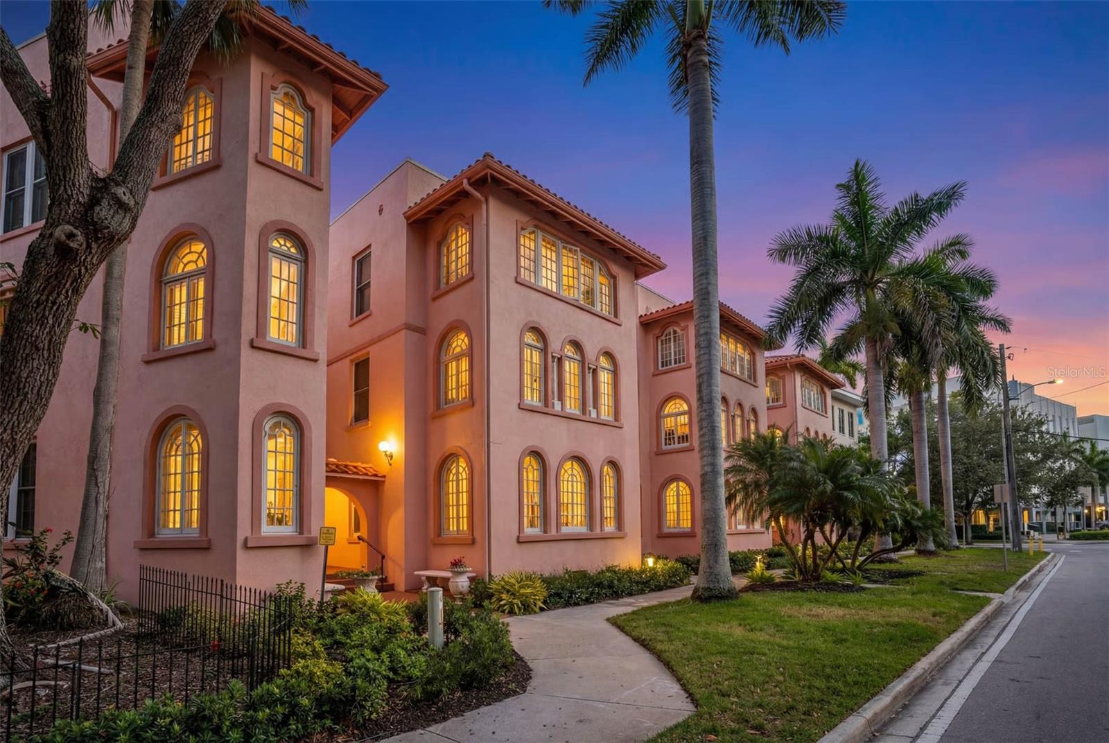 1221 N PALM AVENUE 106/107