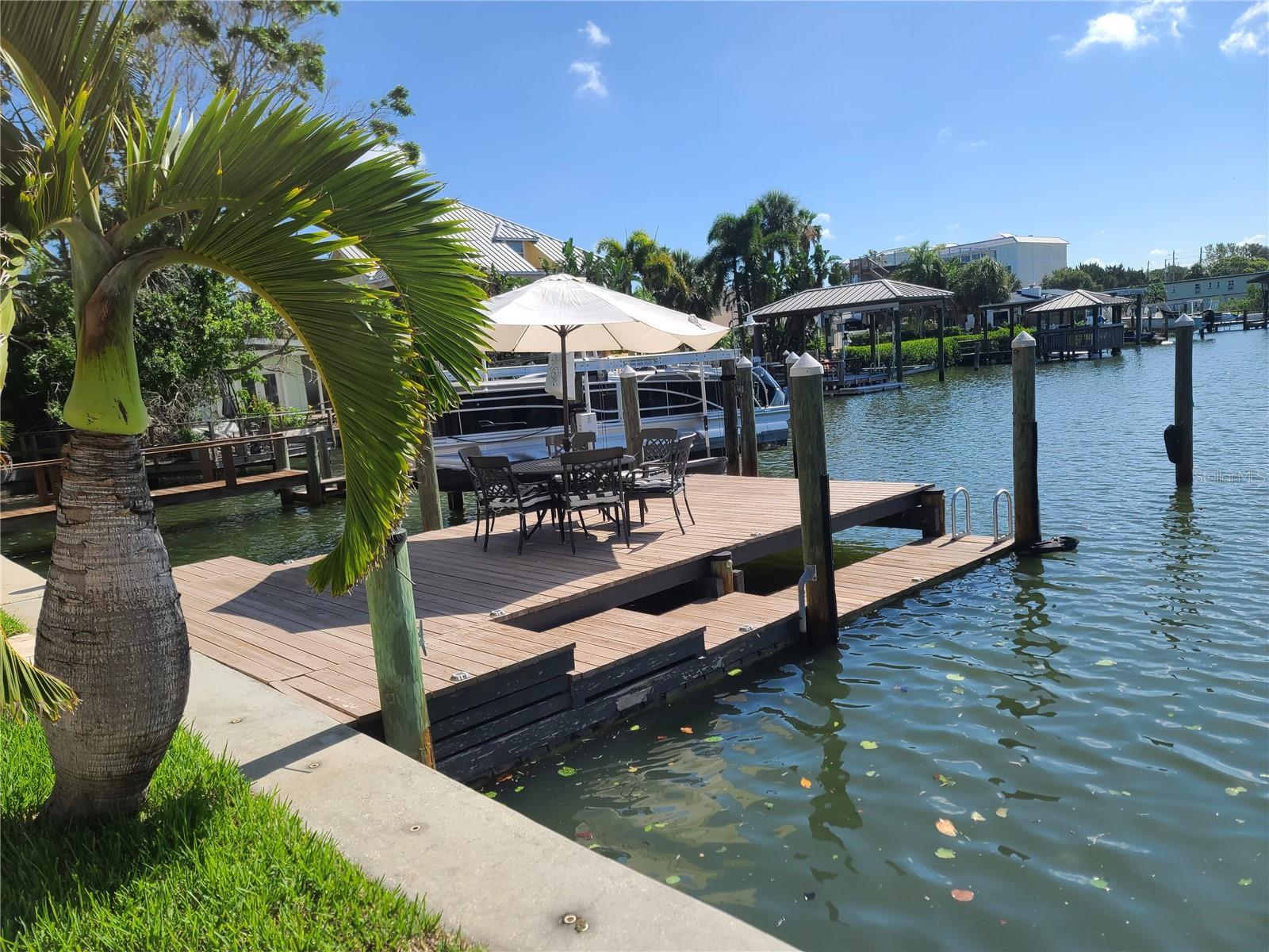 VENETIAN POINT - Residential
