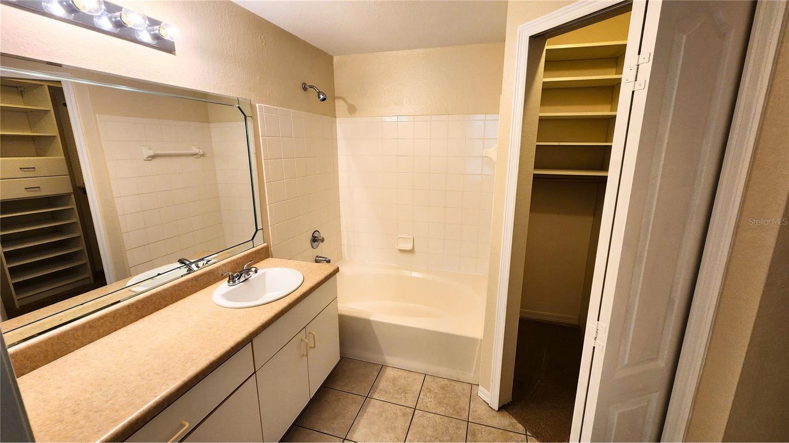 BELLA VILLINO 1 - Residential Lease