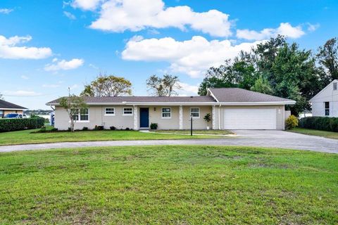 A home in WINTER HAVEN