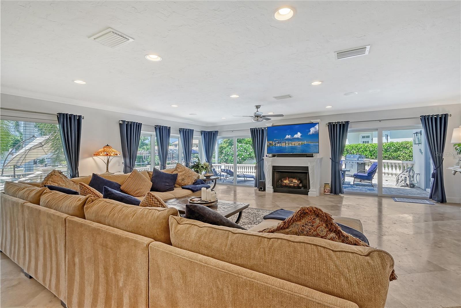 CORAL COVE - Residential Lease