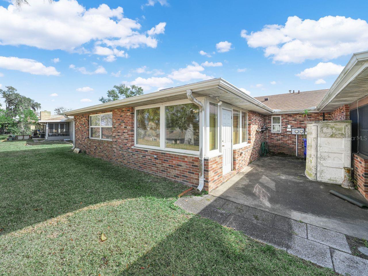 VILLASTHE 02 - Residential