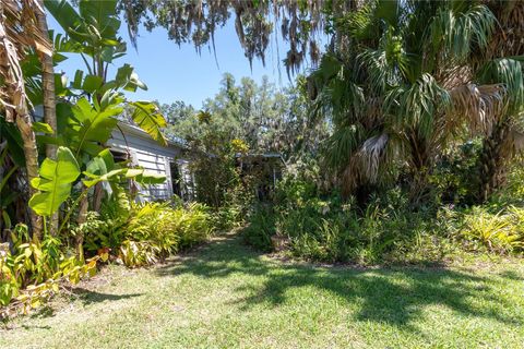 A home in ELLENTON