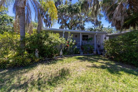 A home in ELLENTON