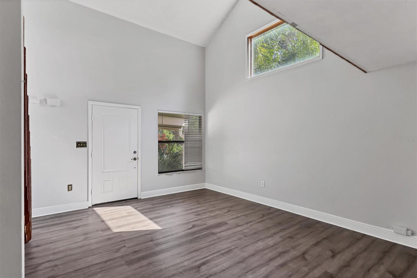 FLORA VILLA - Residential