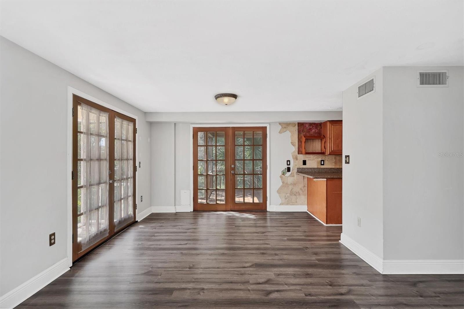 FLORA VILLA - Residential