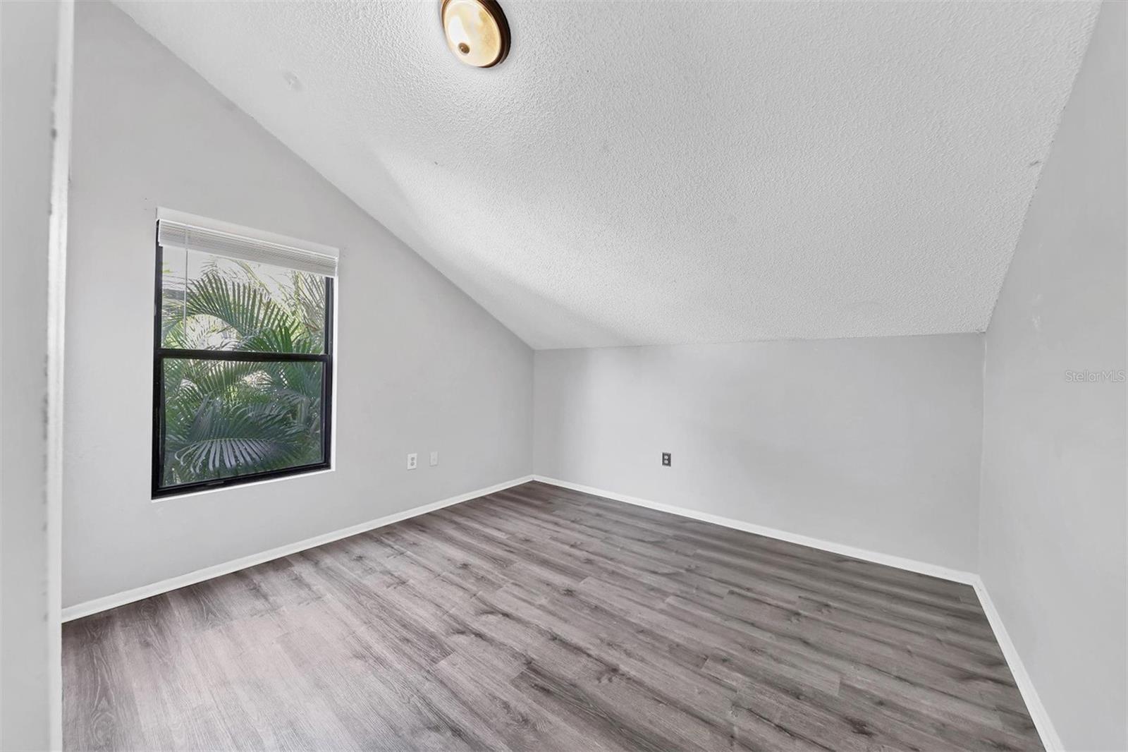 FLORA VILLA - Residential