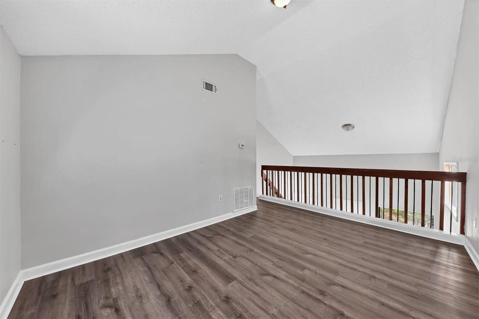 FLORA VILLA - Residential