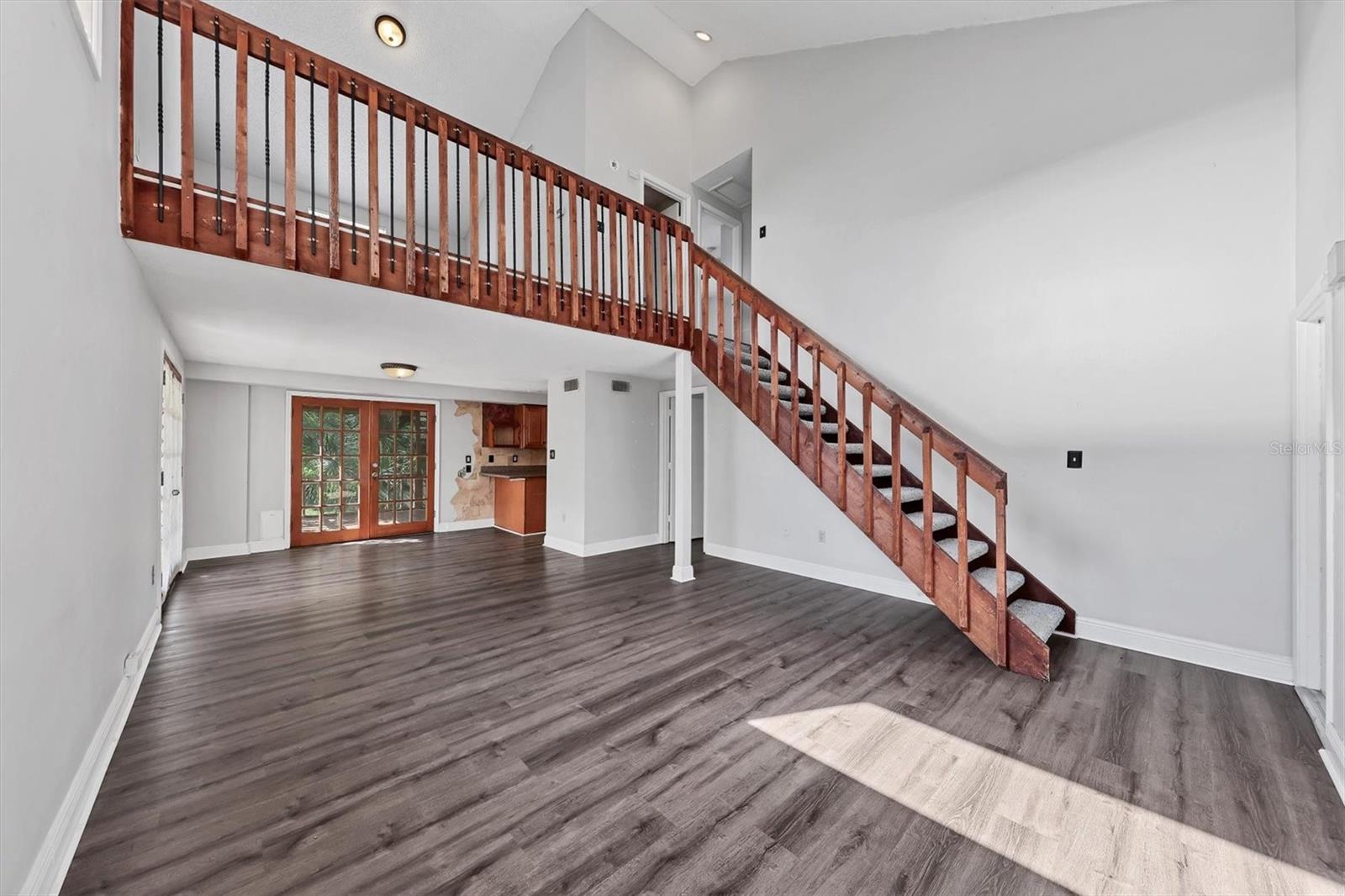 FLORA VILLA - Residential