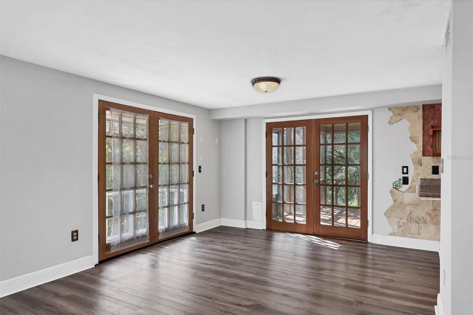 FLORA VILLA - Residential