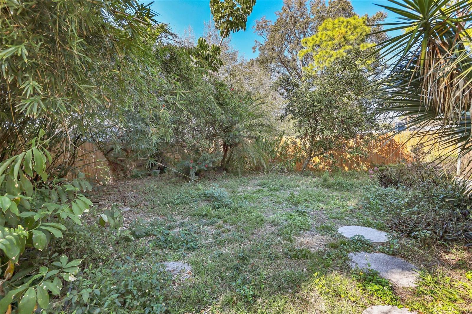 FLORA VILLA - Residential