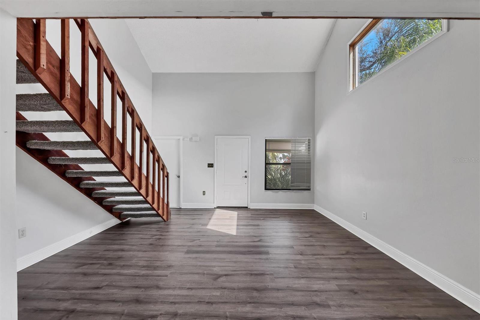 FLORA VILLA - Residential