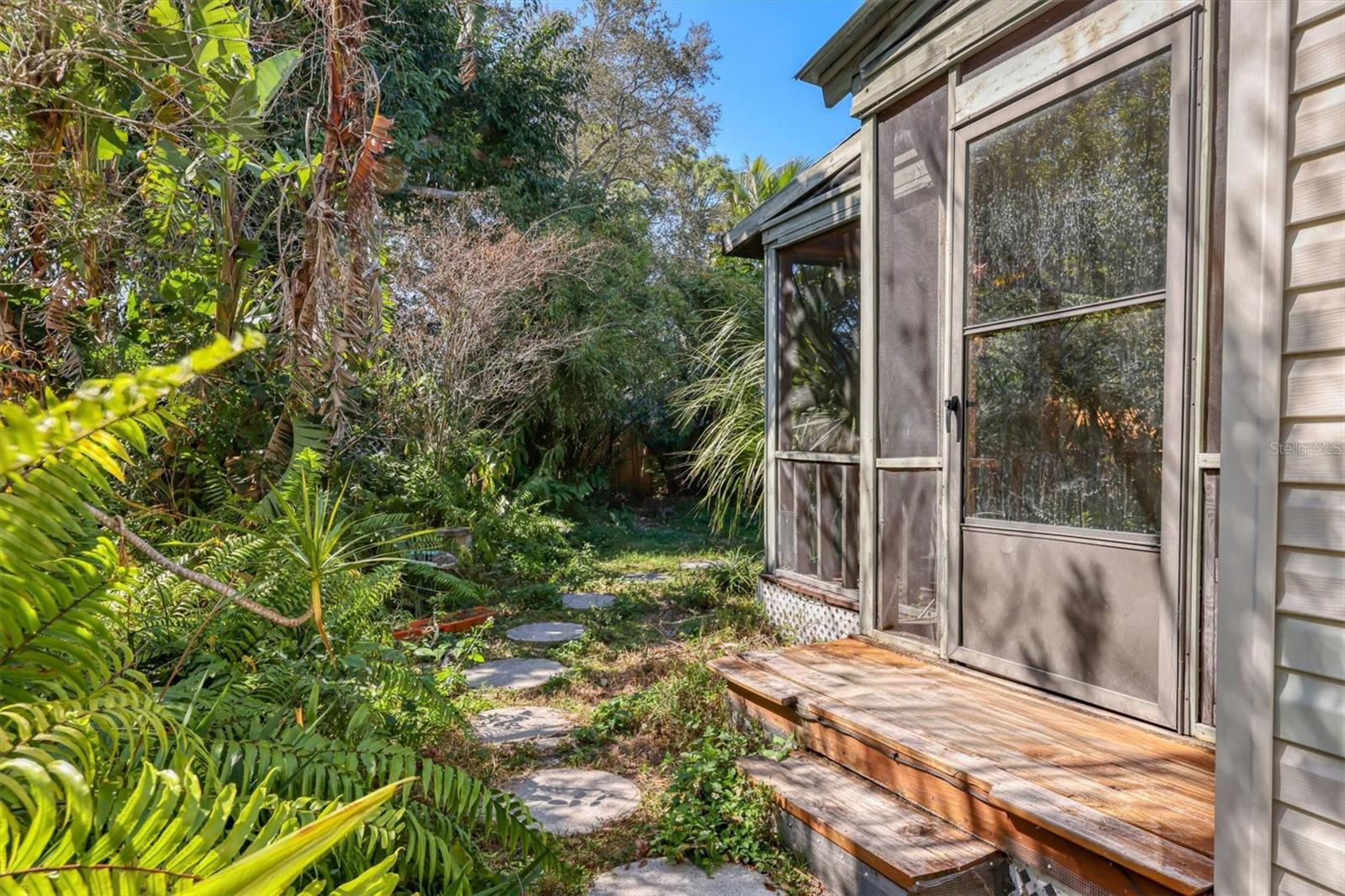 FLORA VILLA - Residential