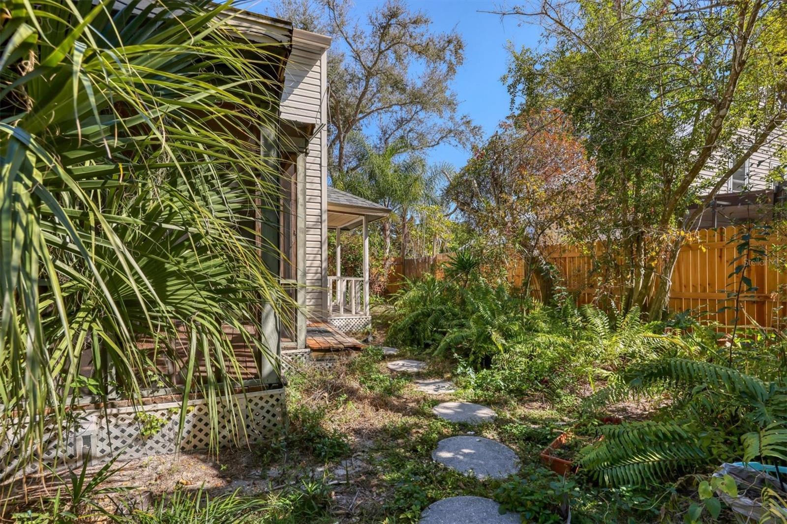 FLORA VILLA - Residential