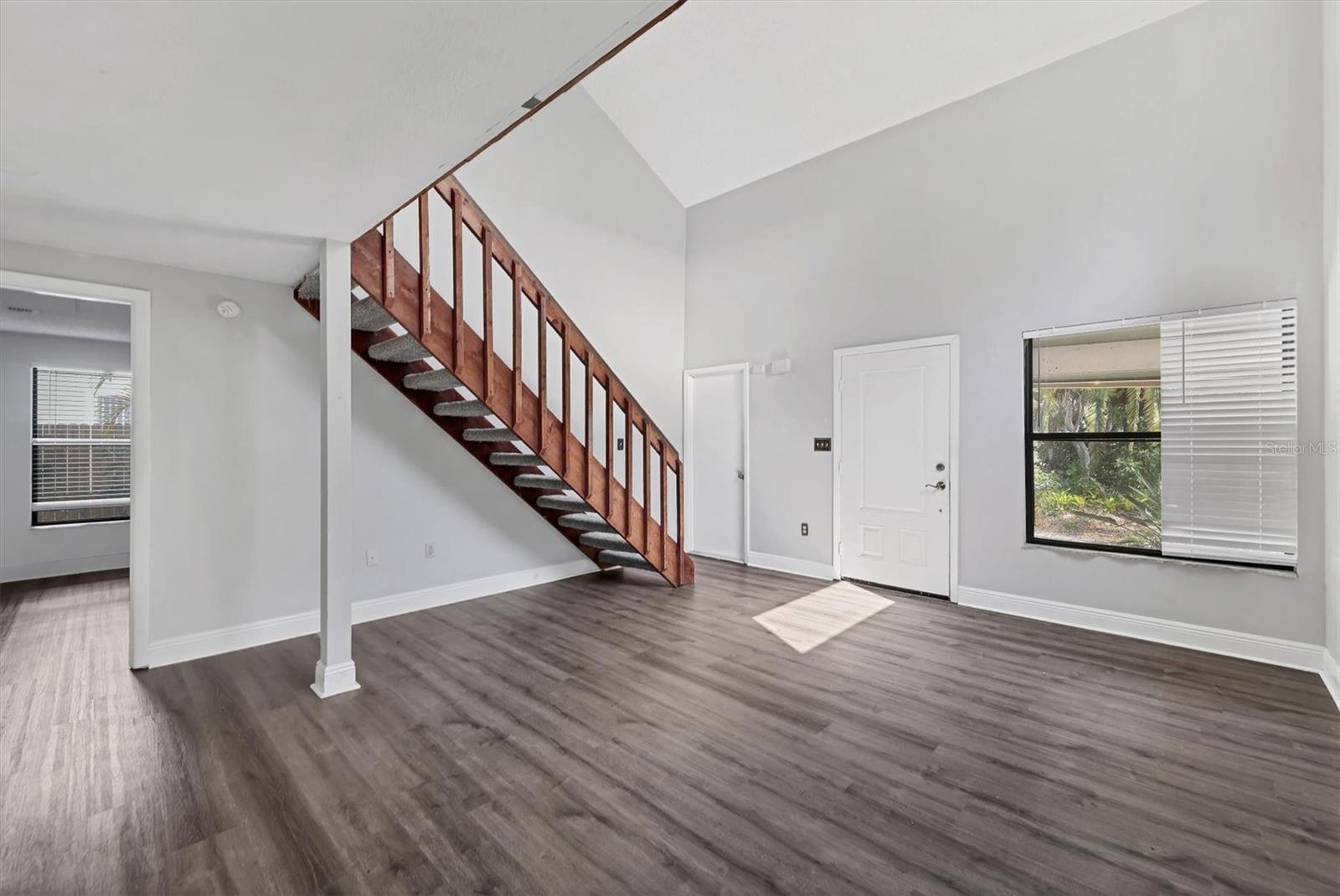 FLORA VILLA - Residential