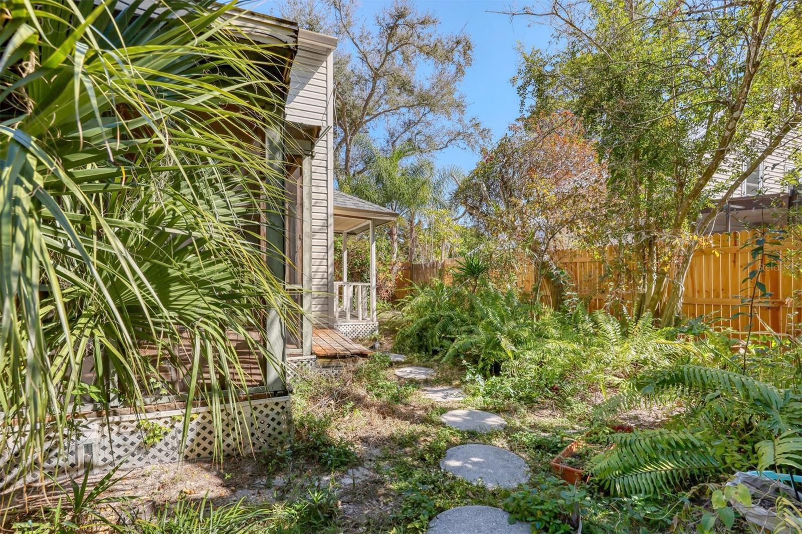 FLORA VILLA - Residential