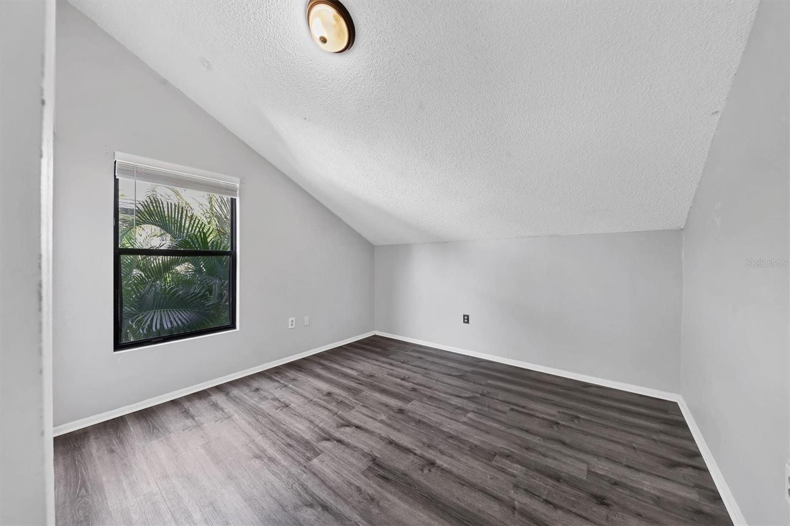 FLORA VILLA - Residential