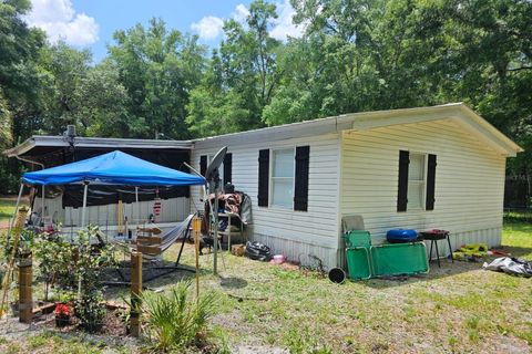 A home in CHIEFLAND