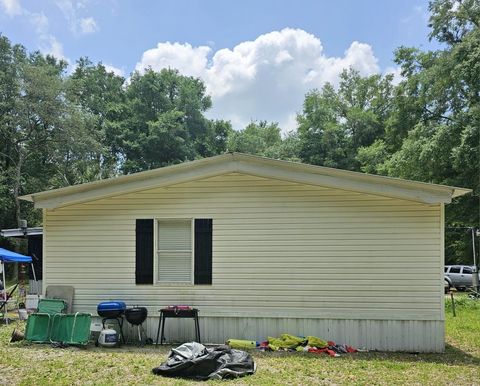 A home in CHIEFLAND