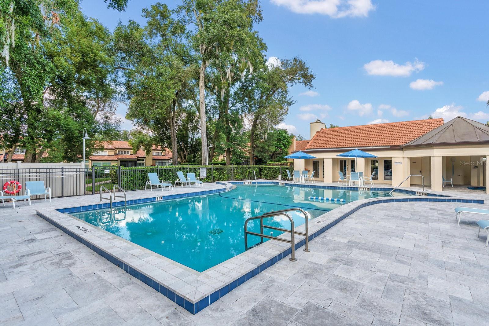 MOORINGS ON LAKE MAITLAND CONDO BLDG 05 - Residential