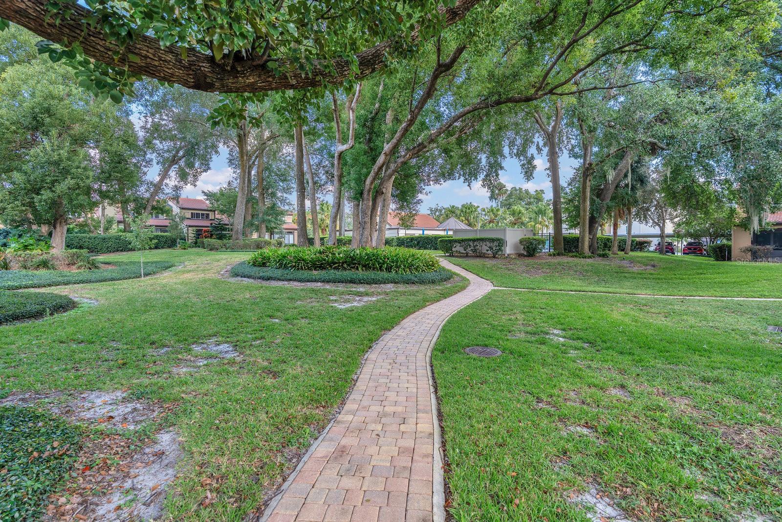 MOORINGS ON LAKE MAITLAND CONDO BLDG 05 - Residential