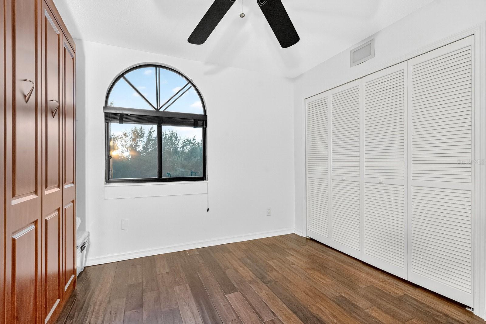 MOORINGS ON LAKE MAITLAND CONDO BLDG 05 - Residential