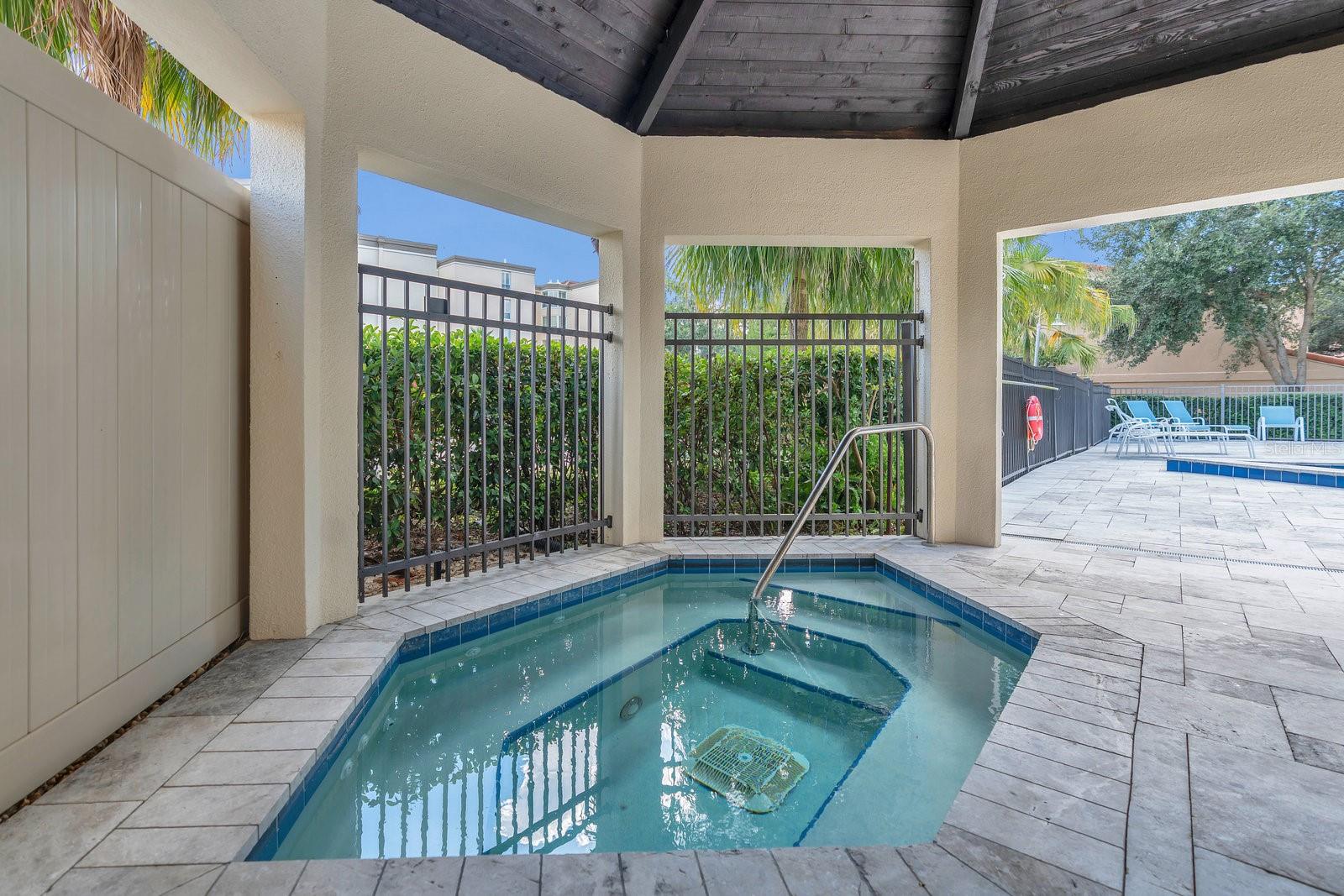 MOORINGS ON LAKE MAITLAND CONDO BLDG 05 - Residential