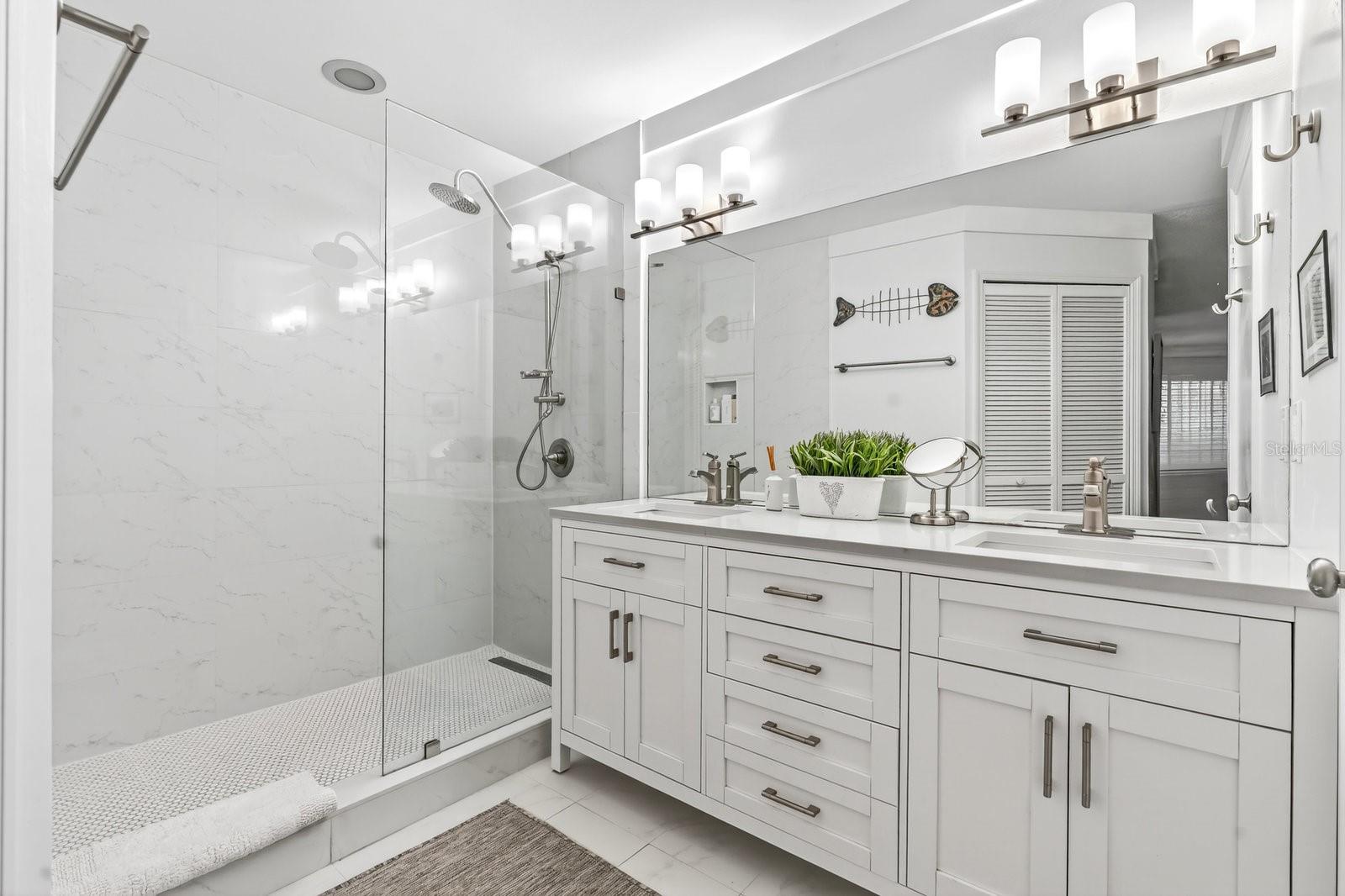 MOORINGS ON LAKE MAITLAND CONDO BLDG 05 - Residential