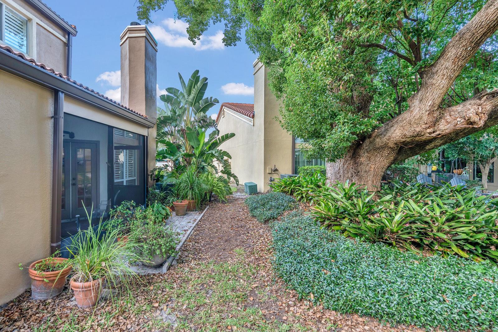 MOORINGS ON LAKE MAITLAND CONDO BLDG 05 - Residential