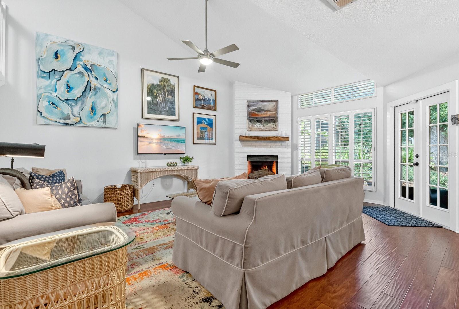 MOORINGS ON LAKE MAITLAND CONDO BLDG 05 - Residential