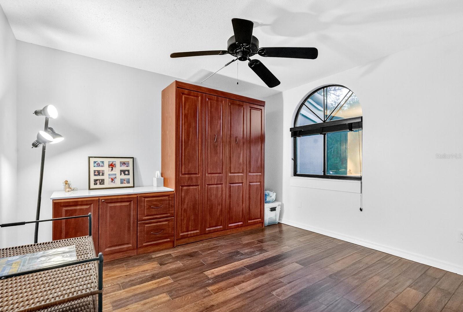 MOORINGS ON LAKE MAITLAND CONDO BLDG 05 - Residential