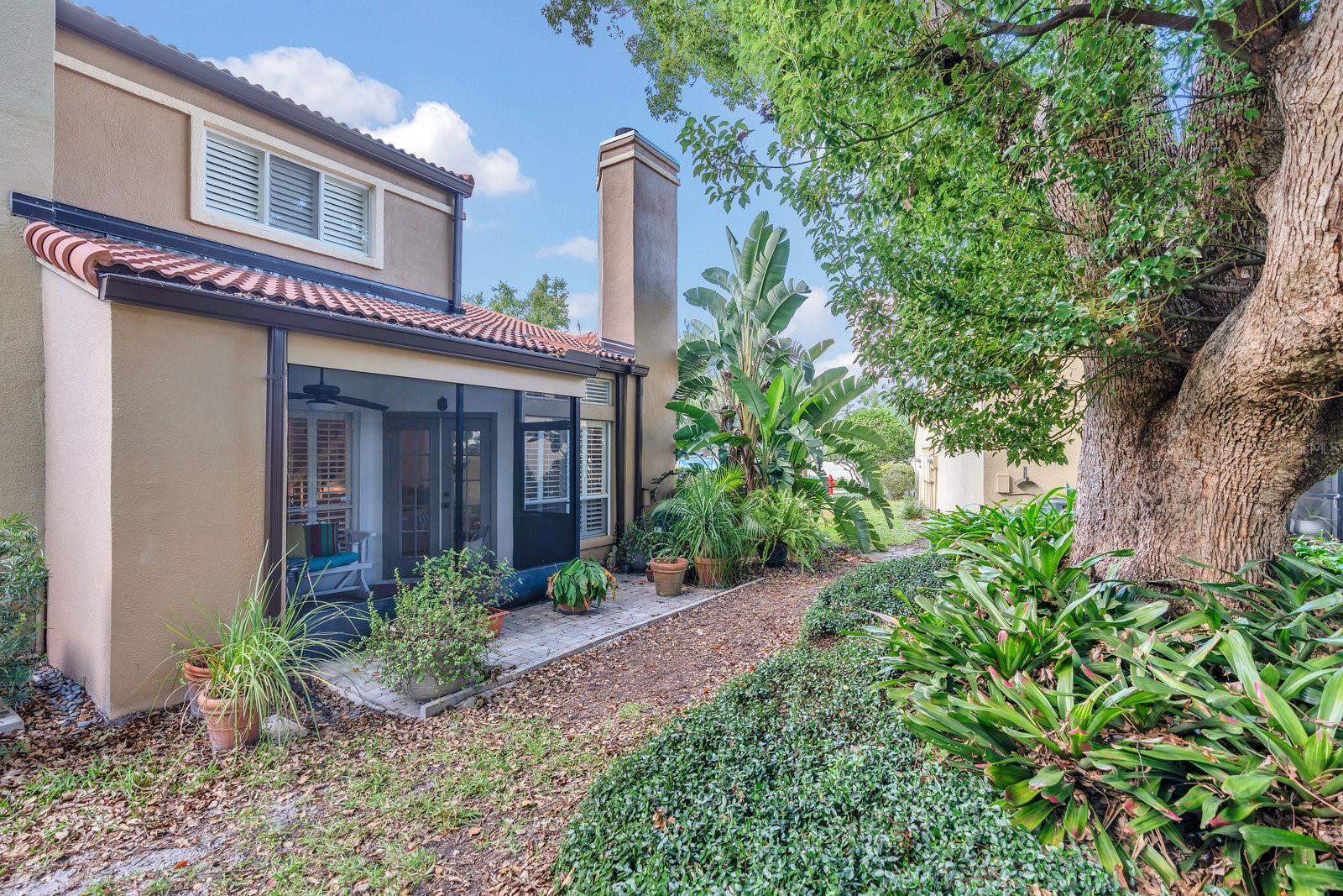 MOORINGS ON LAKE MAITLAND CONDO BLDG 05 - Residential