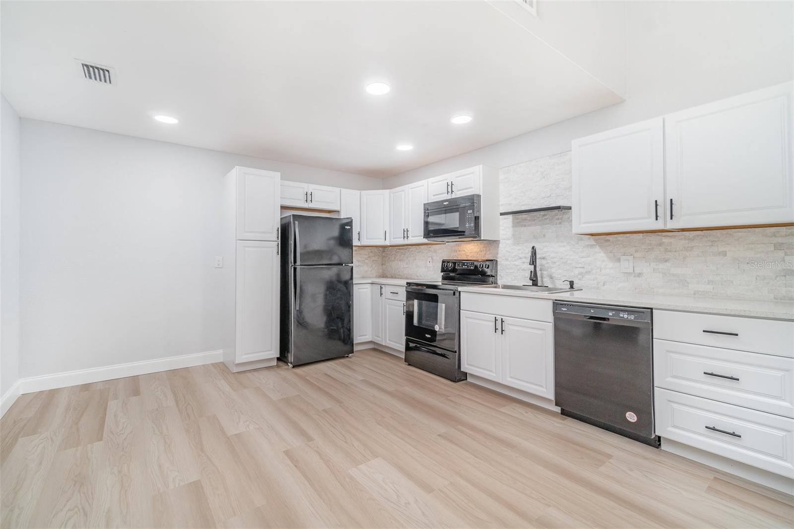 ROYAL WOODS PH 01 - Residential